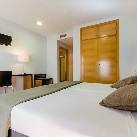 Отель Yit Alcover 2*